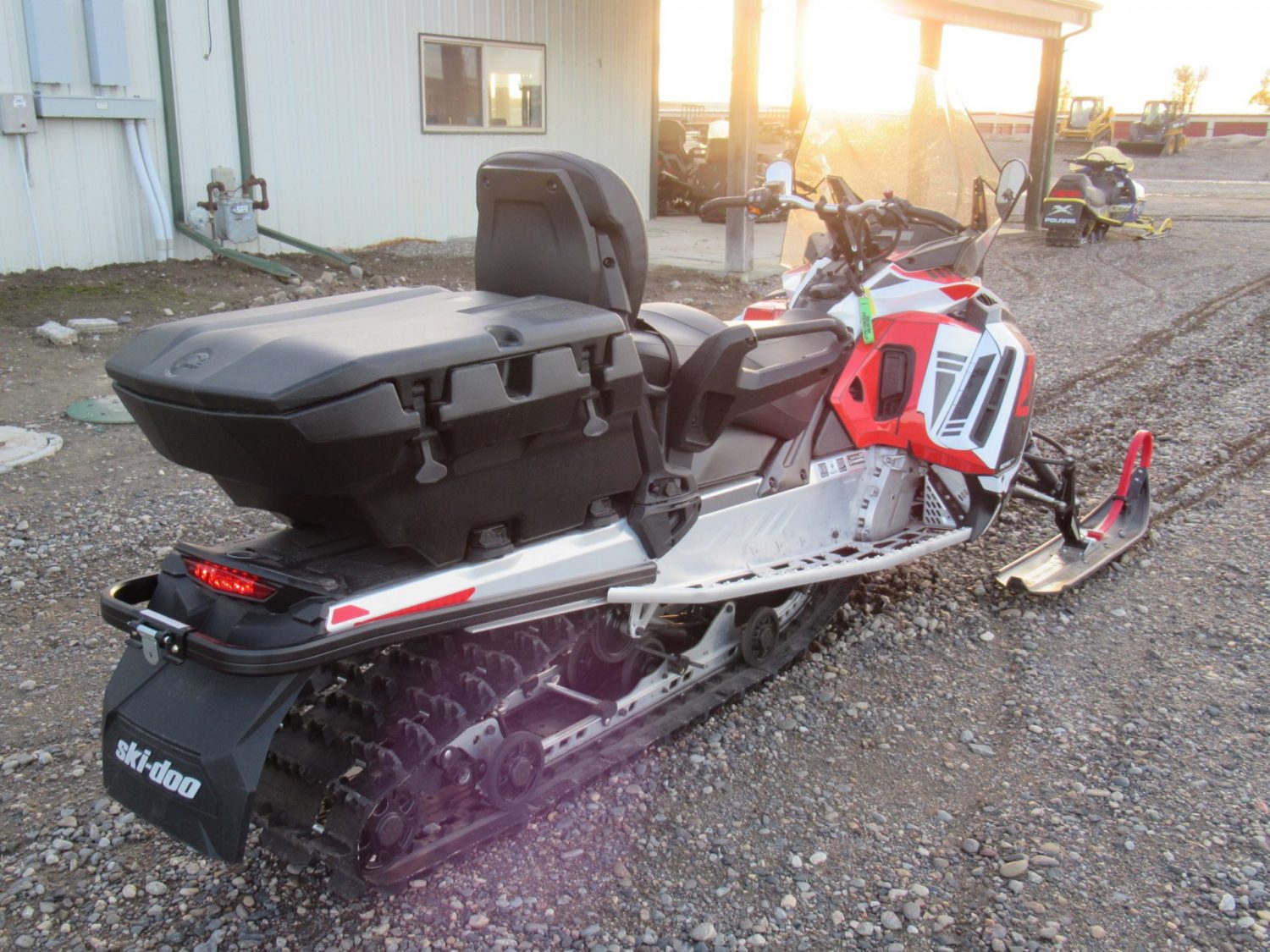 2021 Ski-Doo Expedition 900 Sport ES 154″x1.5″ *$196/Month OAC $0 Down* *160 Miles!*