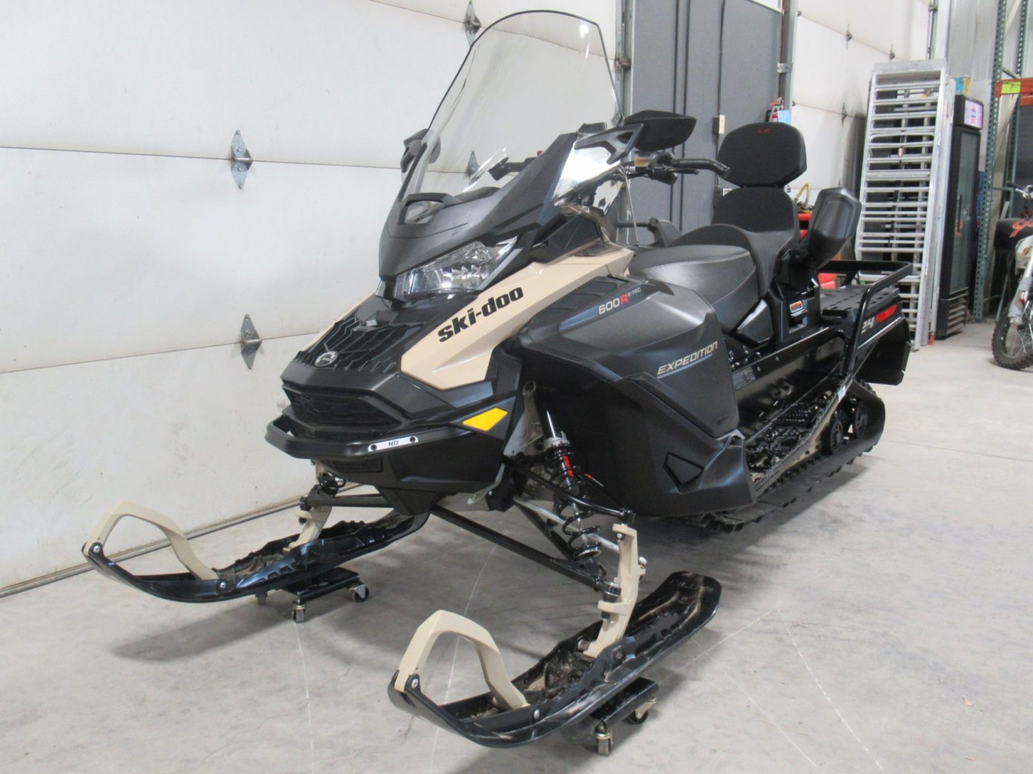 2023 Ski-Doo Expedition LE 600R E-Tec 24″ 1.5″ ES *21 Miles!* *$206/Month OAC $0 Down*