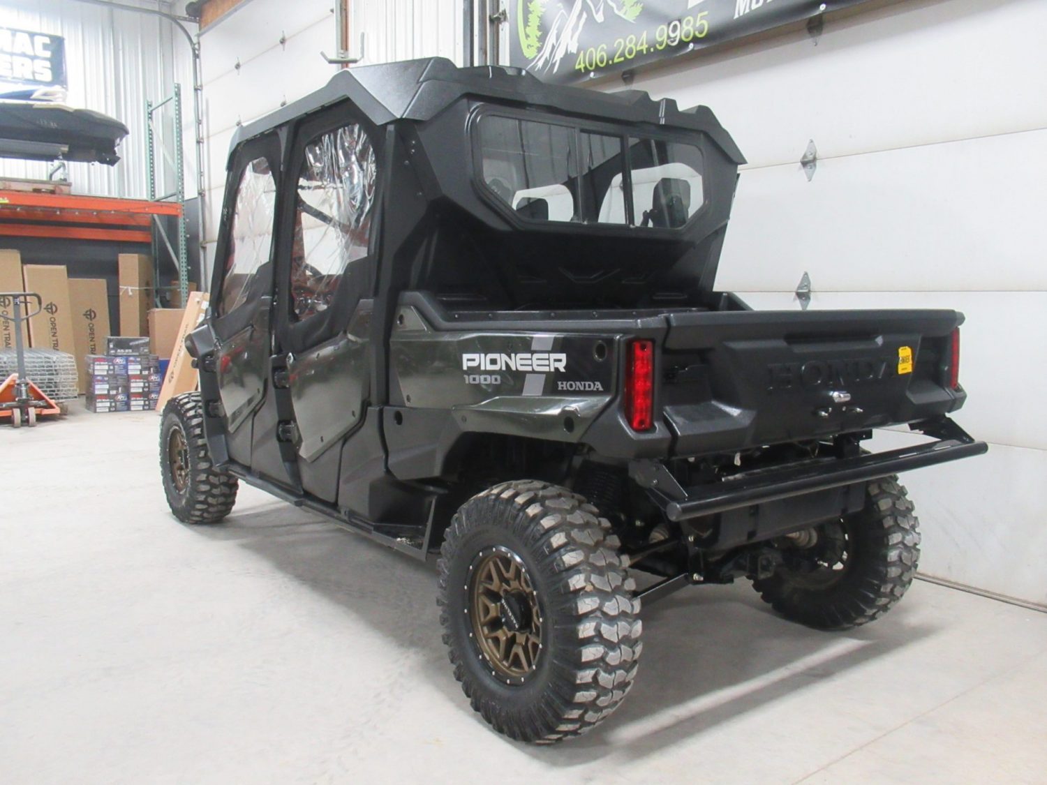 2024 Honda Pioneer 1000-6 Deluxe Crew *$457/Month OAC $0 Down* *Cab & Heater*