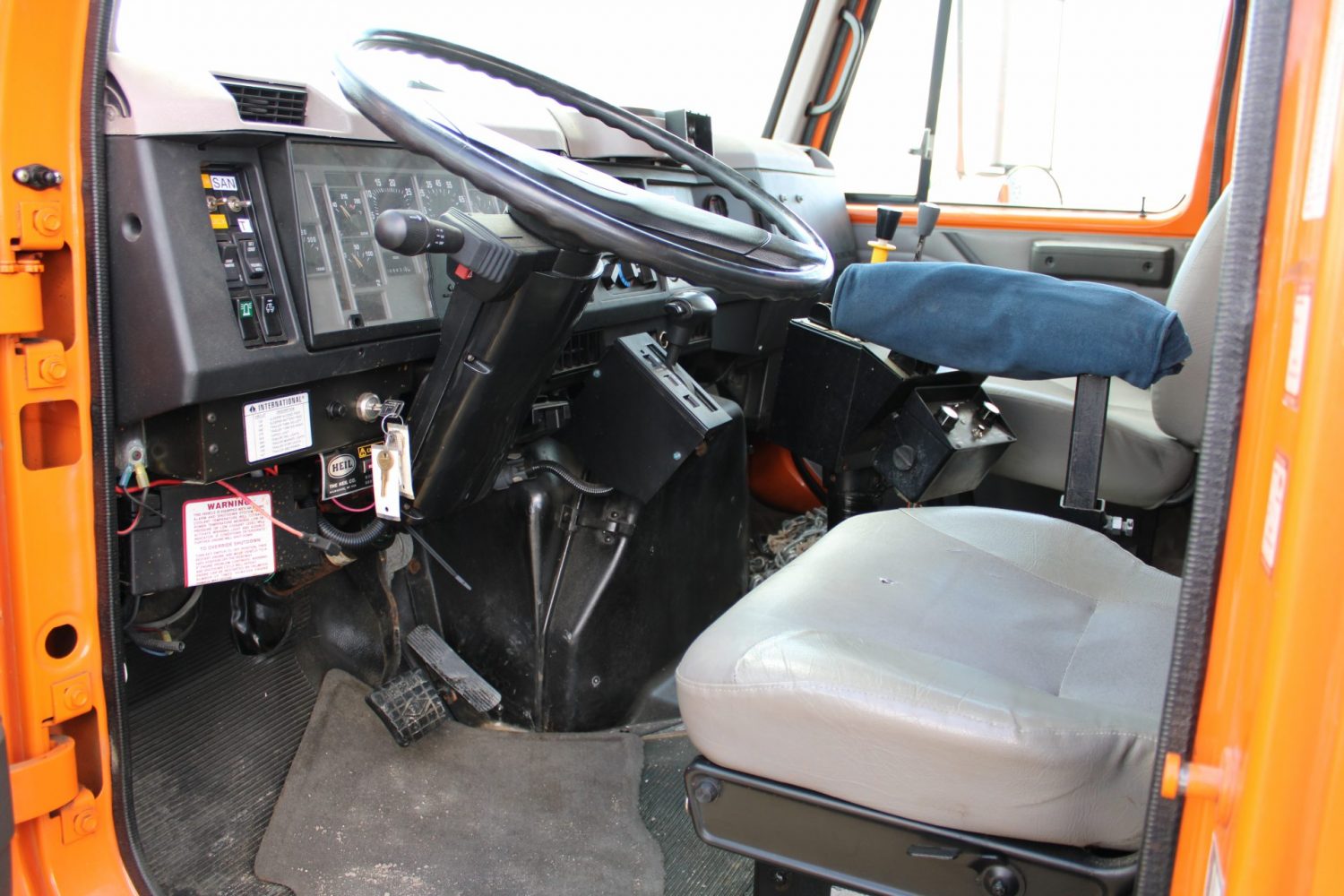 2000 International 4900 Plow Truck *75,379 Miles!*
